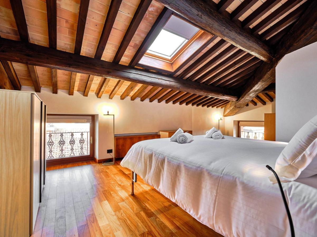 Apartmentsarena - Residenza Degli Scaligeri - Piazza Erbe 베로나 외부 사진