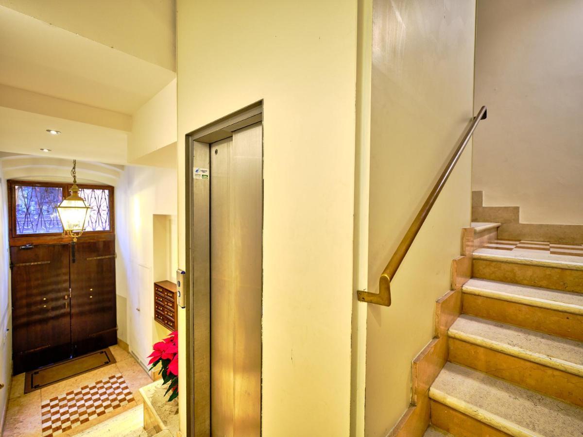 Apartmentsarena - Residenza Degli Scaligeri - Piazza Erbe 베로나 외부 사진
